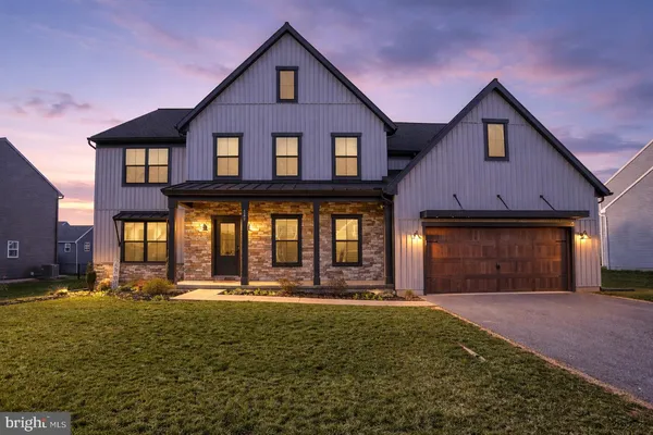 $804,900 | 529 Breezewood Lane, Annville, PA 17003