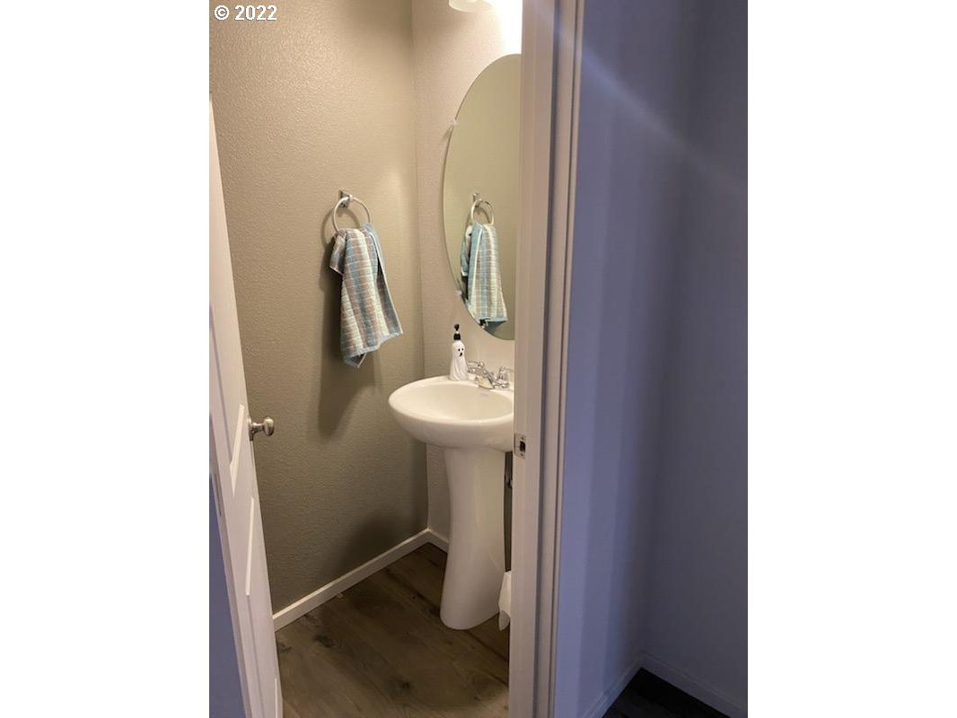 2376 Southeast Palmquist Road Gresham, OR 97080 - Photo 5 of 23 Gallery Image 5