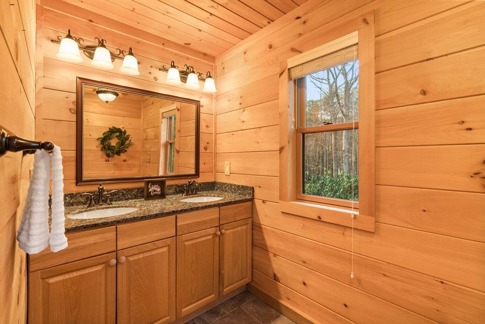 502 Caledonia Road Landrum, SC 29356 - Photo 13 of 39