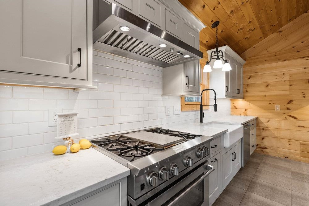 502 Caledonia Road Landrum, SC 29356 - Photo 7 of 39