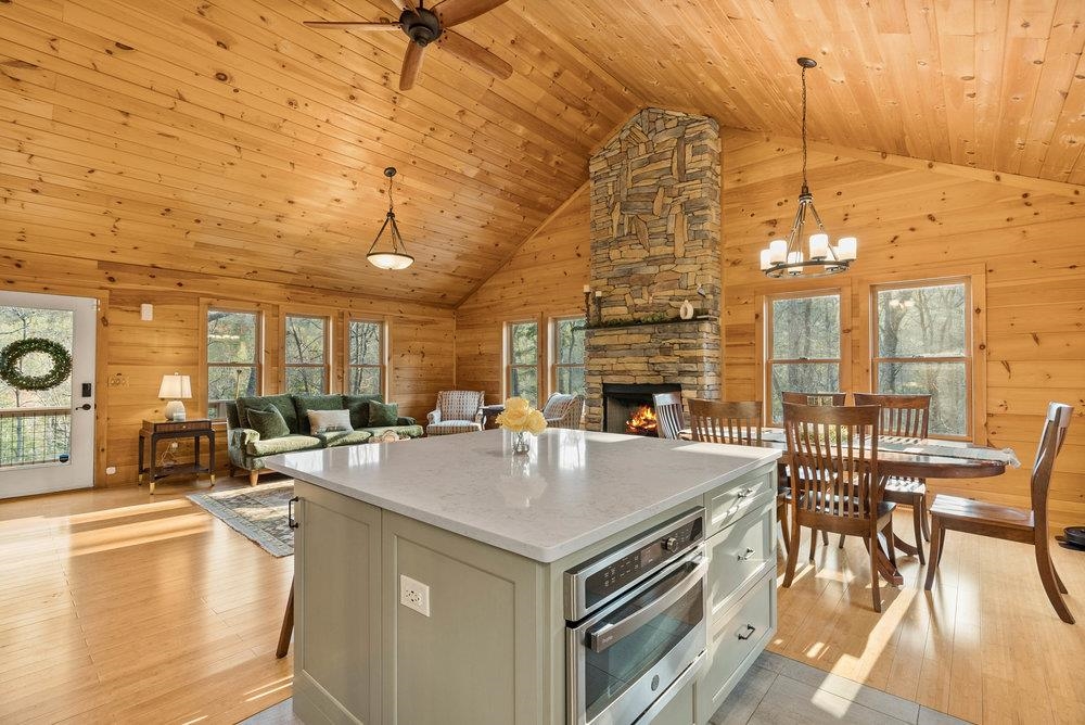 502 Caledonia Road Landrum, SC 29356 - Photo 8 of 39