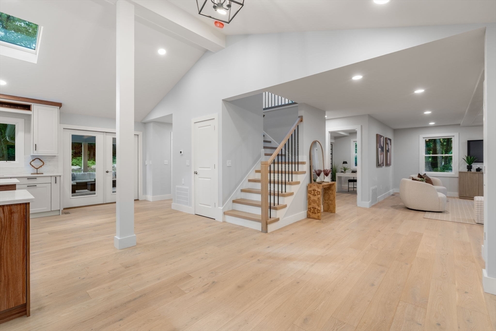 184 Bedford Road Lincoln, MA 01773 - Photo 4 of 33