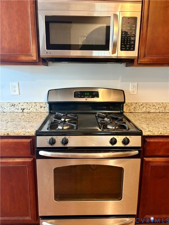 13628 Baycraft Terrace Midlothian, VA 23112 - Photo 10 of 24 a stove top oven sitting inside of a kitchen