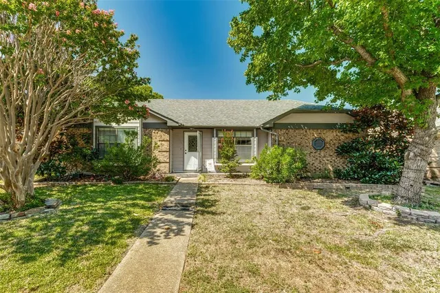 $2,295 | 306 East Schreiber Street, Garland, TX 75040