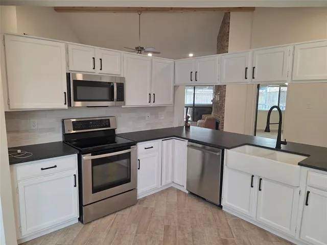 $2,295 | 306 East Schreiber Street, Garland, TX 75040