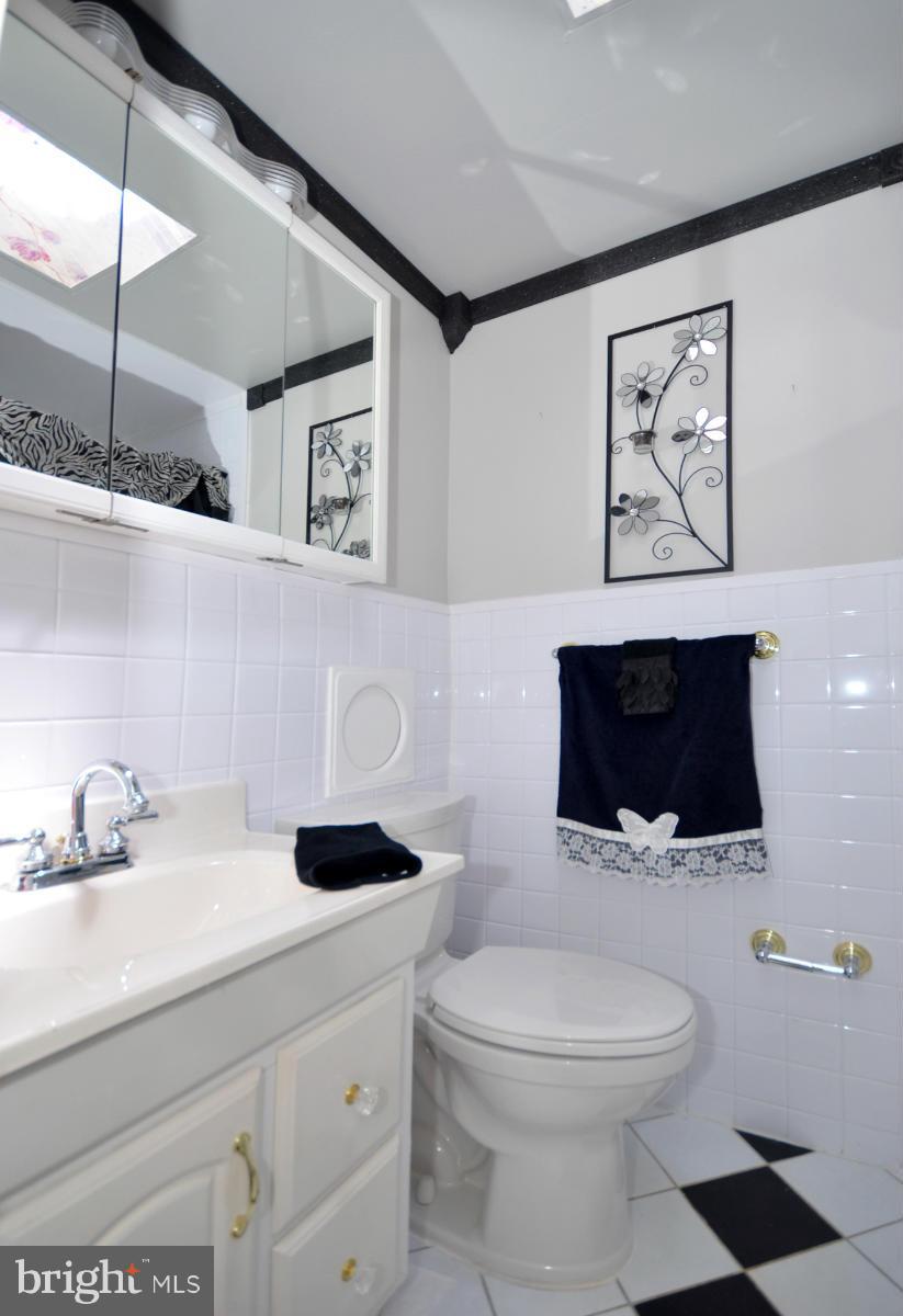 7486 German Hill Road Baltimore, MD 21222 - Photo 11 of 27 Bath (Master)