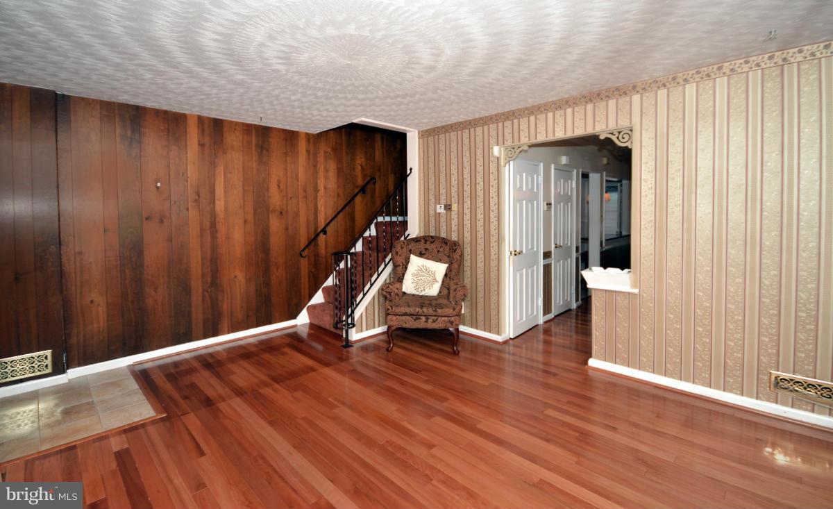 7486 German Hill Road Baltimore, MD 21222 - Photo 21 of 27 Family Room
