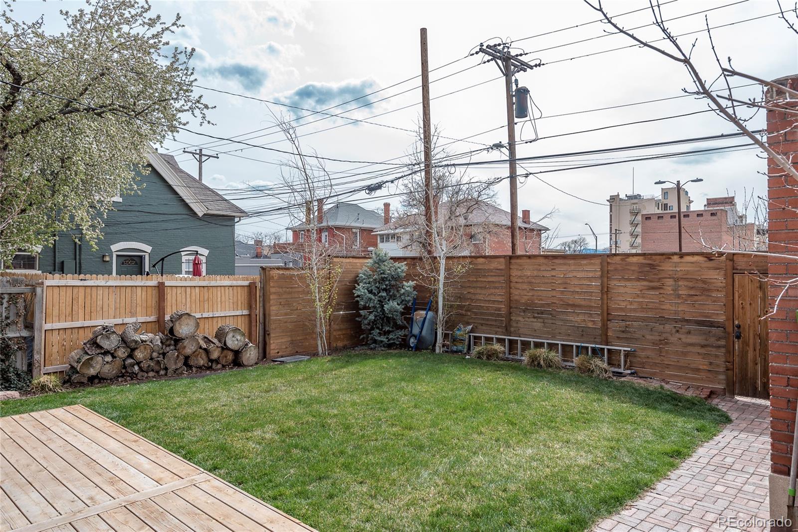 131 Sherman Street Denver, CO 80203 - Photo 33 of 36 a view of a back yard of the house
