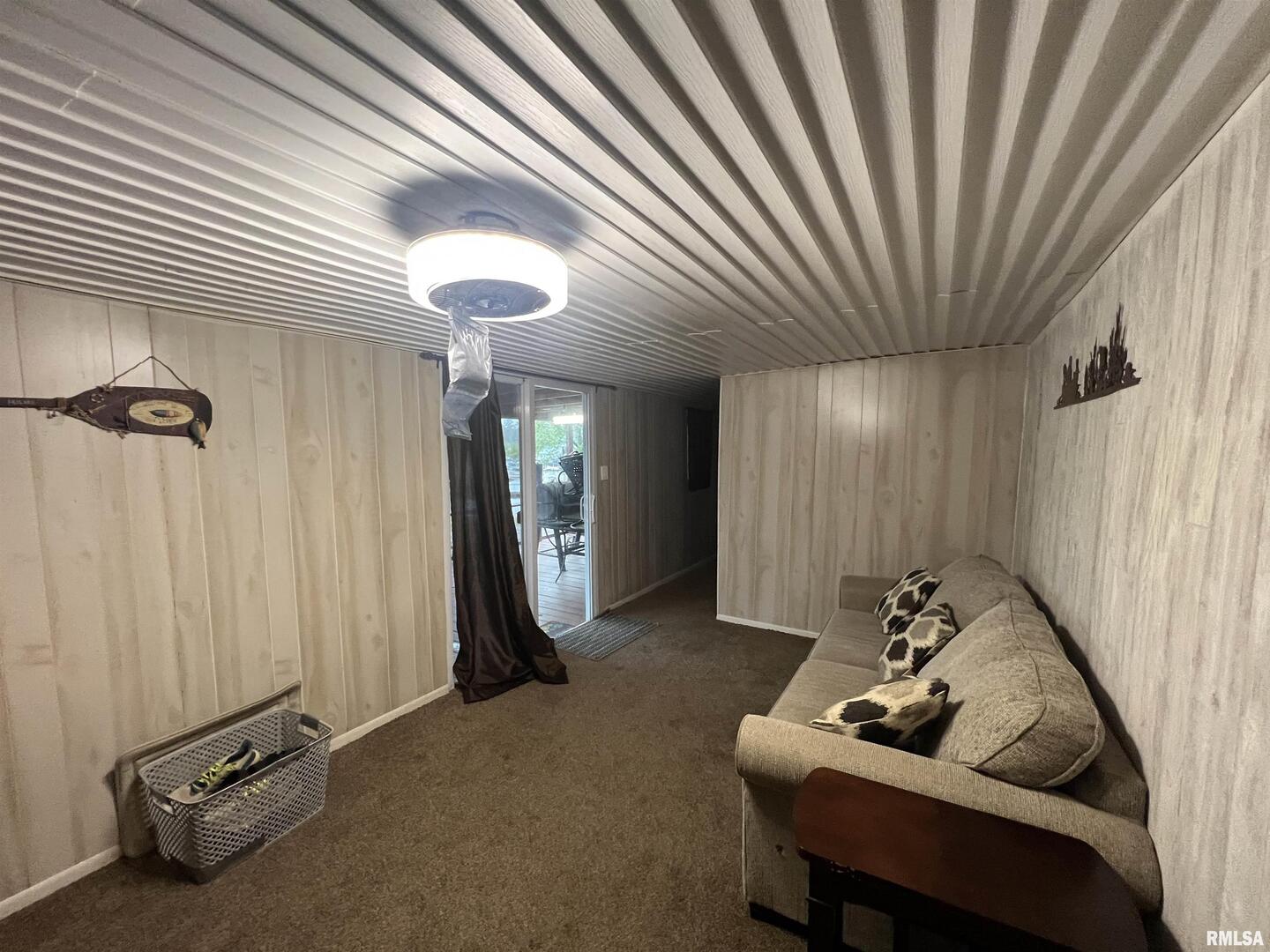 4 Victory Lane Marion, IL 62959 - Photo 11 of 26 a living room with furniture