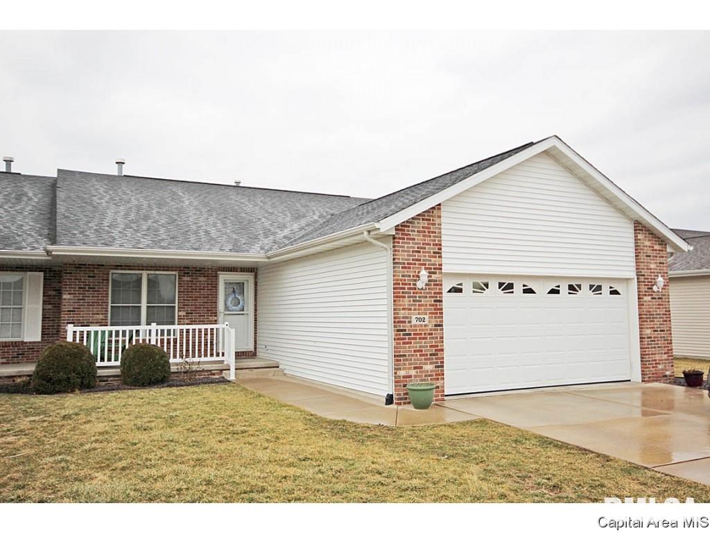 702 Heathrow Lane Rochester, IL 62563 - Photo 1 of 28