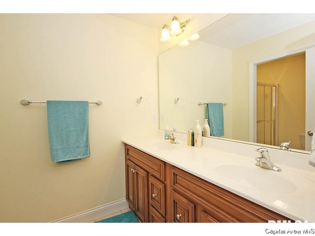 702 Heathrow Lane Rochester, IL 62563 - Photo 13 of 28
