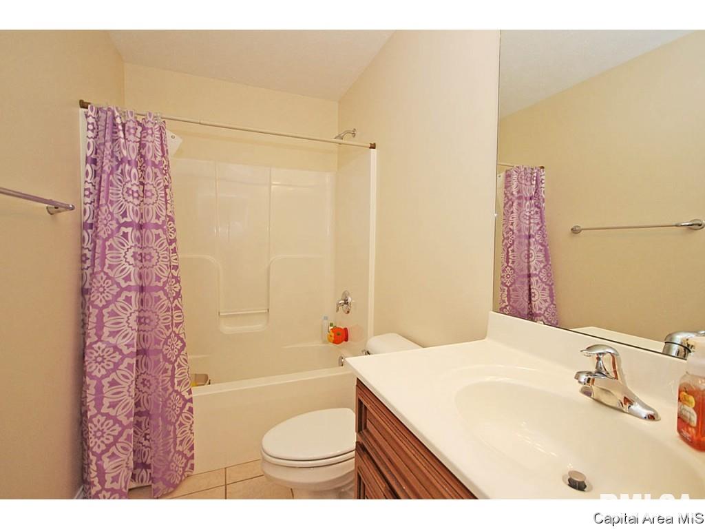 702 Heathrow Lane Rochester, IL 62563 - Photo 20 of 28