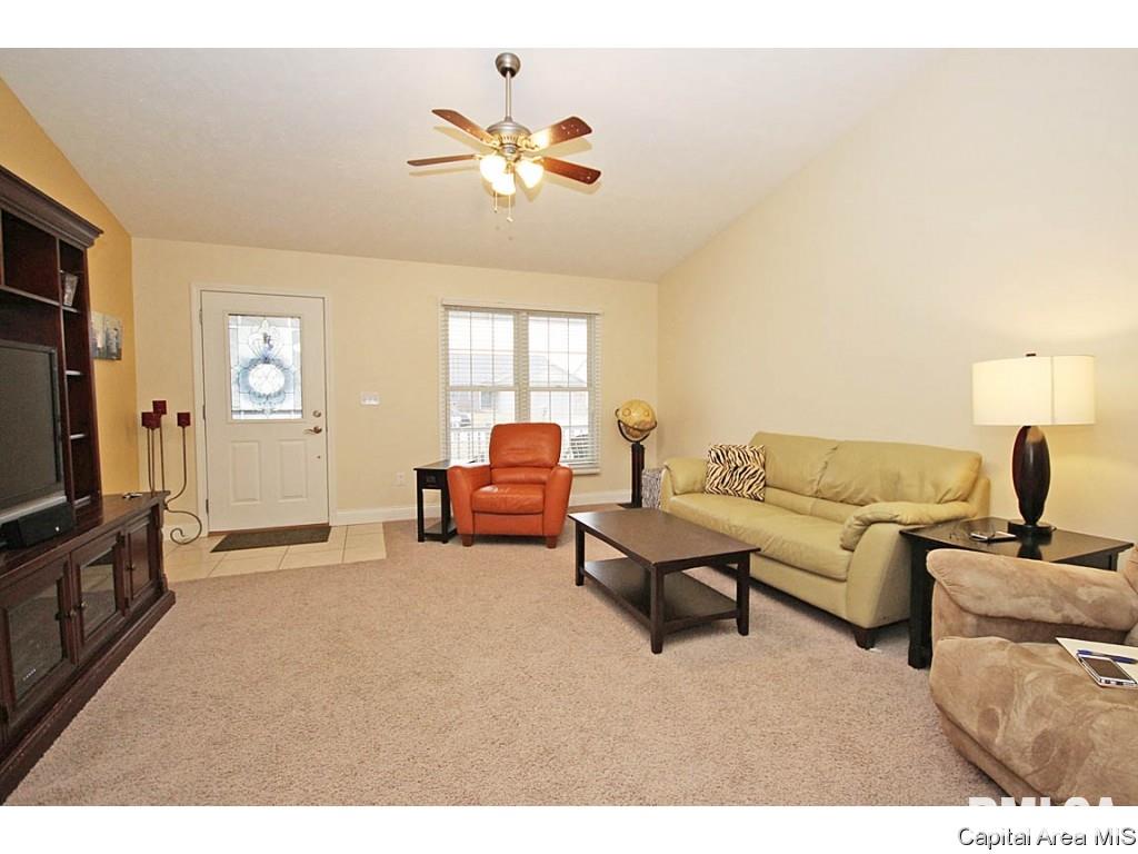 702 Heathrow Lane Rochester, IL 62563 - Photo 2 of 28