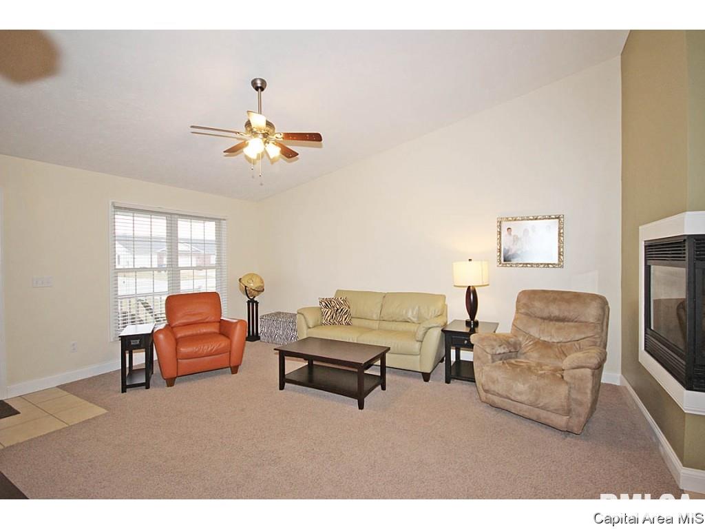 702 Heathrow Lane Rochester, IL 62563 - Photo 3 of 28