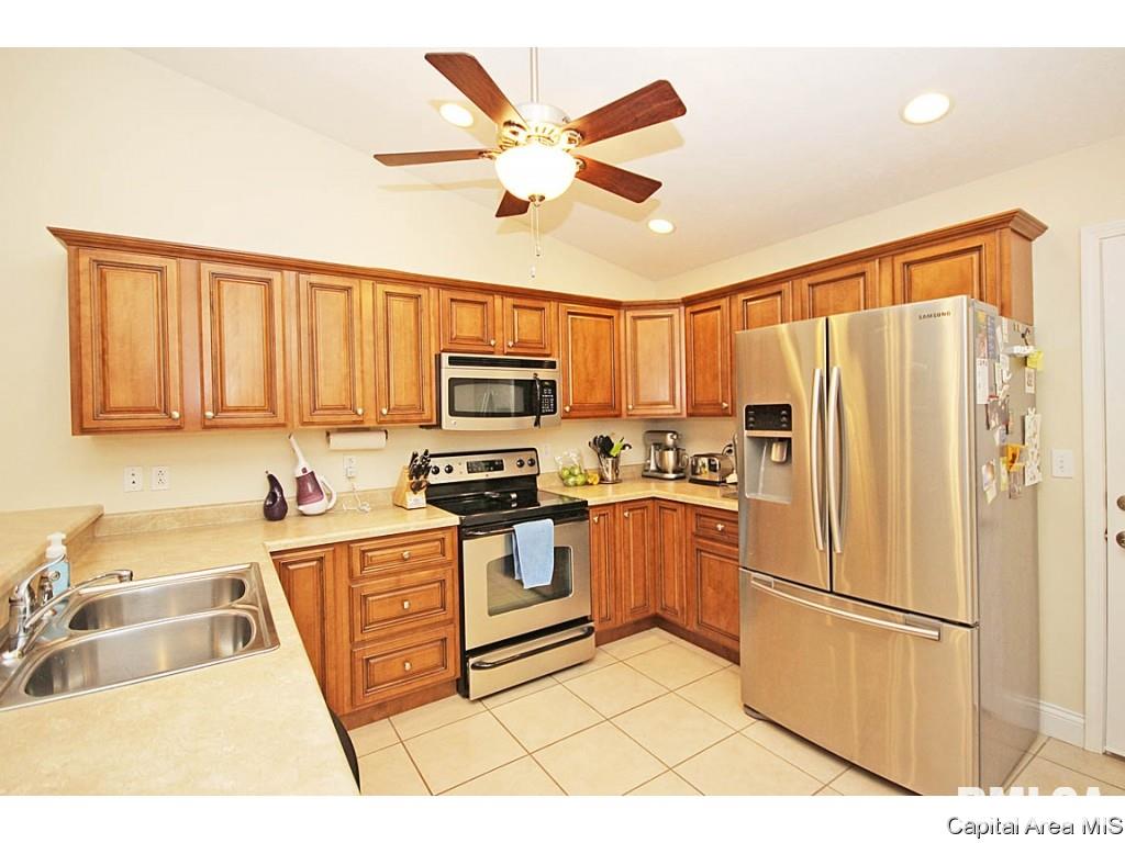702 Heathrow Lane Rochester, IL 62563 - Photo 8 of 28