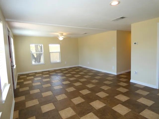 $249,000 | 1007 East Wallace Street, Llano, TX 78643