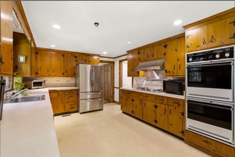 81 Draper Road Wayland, MA 01778 - Photo 11 of 18