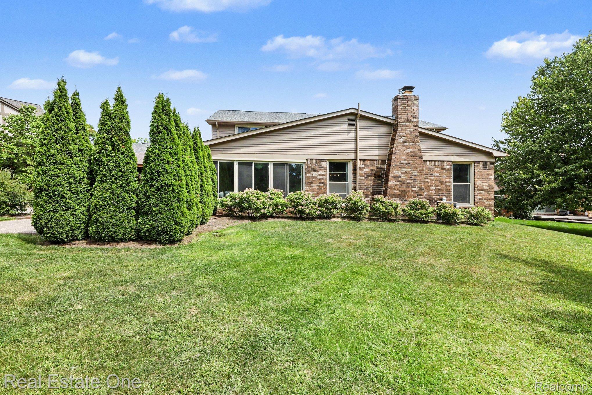 1904 Chelsea Court Rochester, MI 48306 - Photo 45 of 54 009_file_4402.jpg