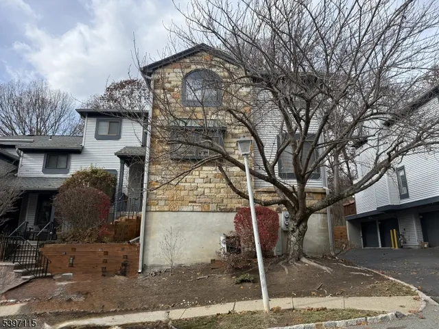 $299,999 | 39 Overlook Drive, Hackettstown, NJ 07840