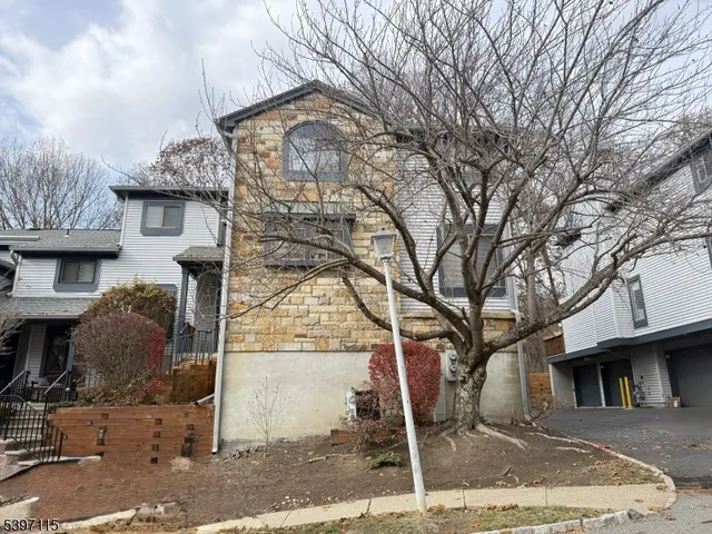 $299,999 | 39 Overlook Drive, Hackettstown, NJ 07840