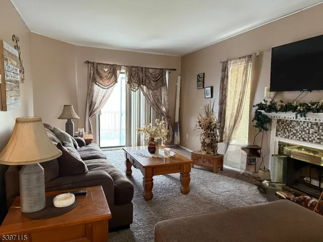 $299,999 | 39 Overlook Drive, Hackettstown, NJ 07840