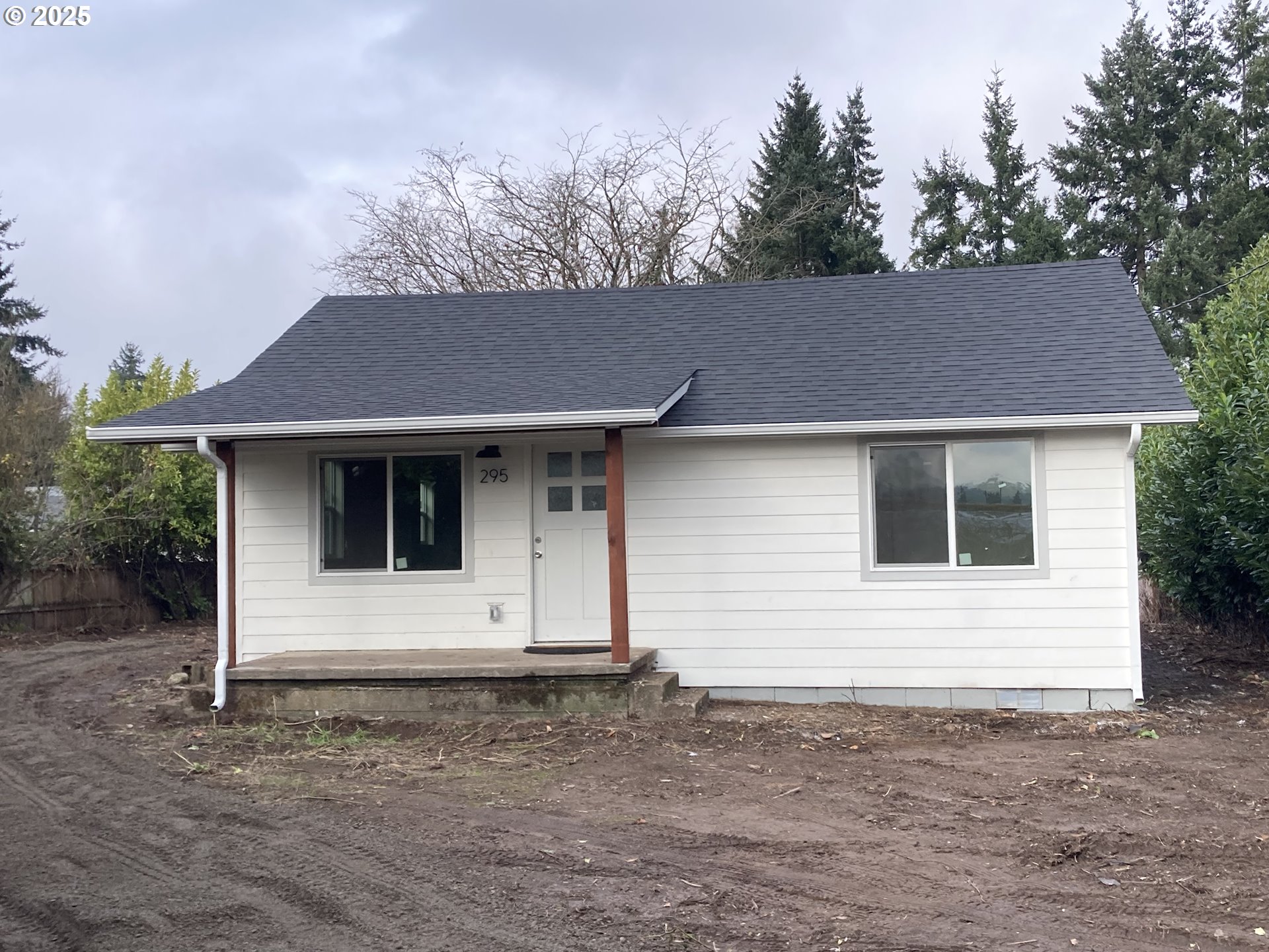 295 Knapp Street Eugene, OR 97404 - Photo 1 of 6 a front view of a house with a yard