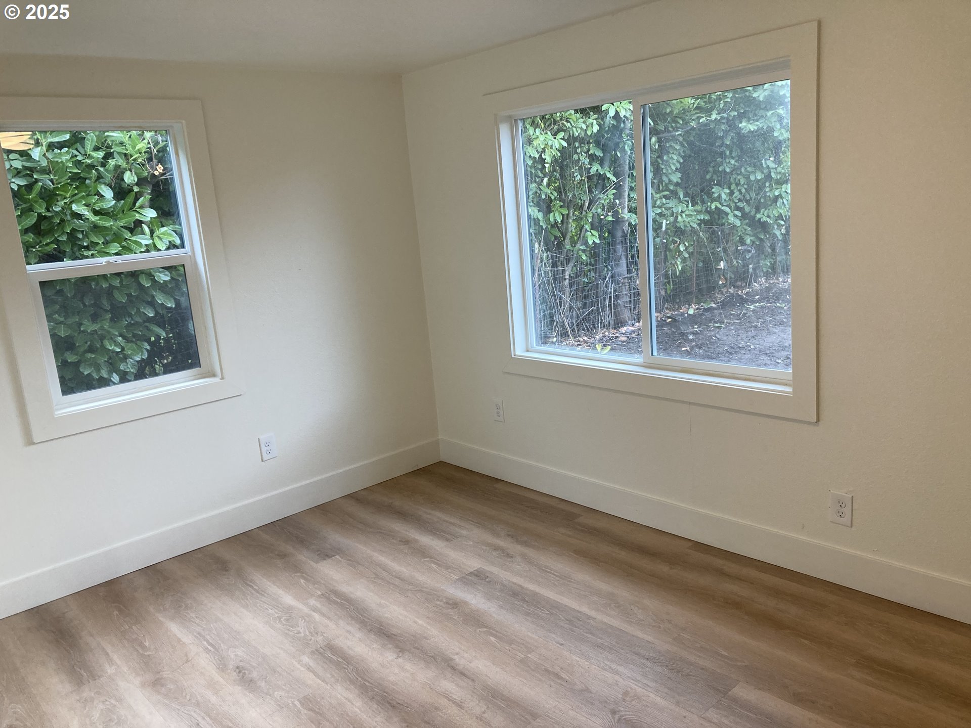 295 Knapp Street Eugene, OR 97404 - Photo 4 of 6 a view of a window in a room
