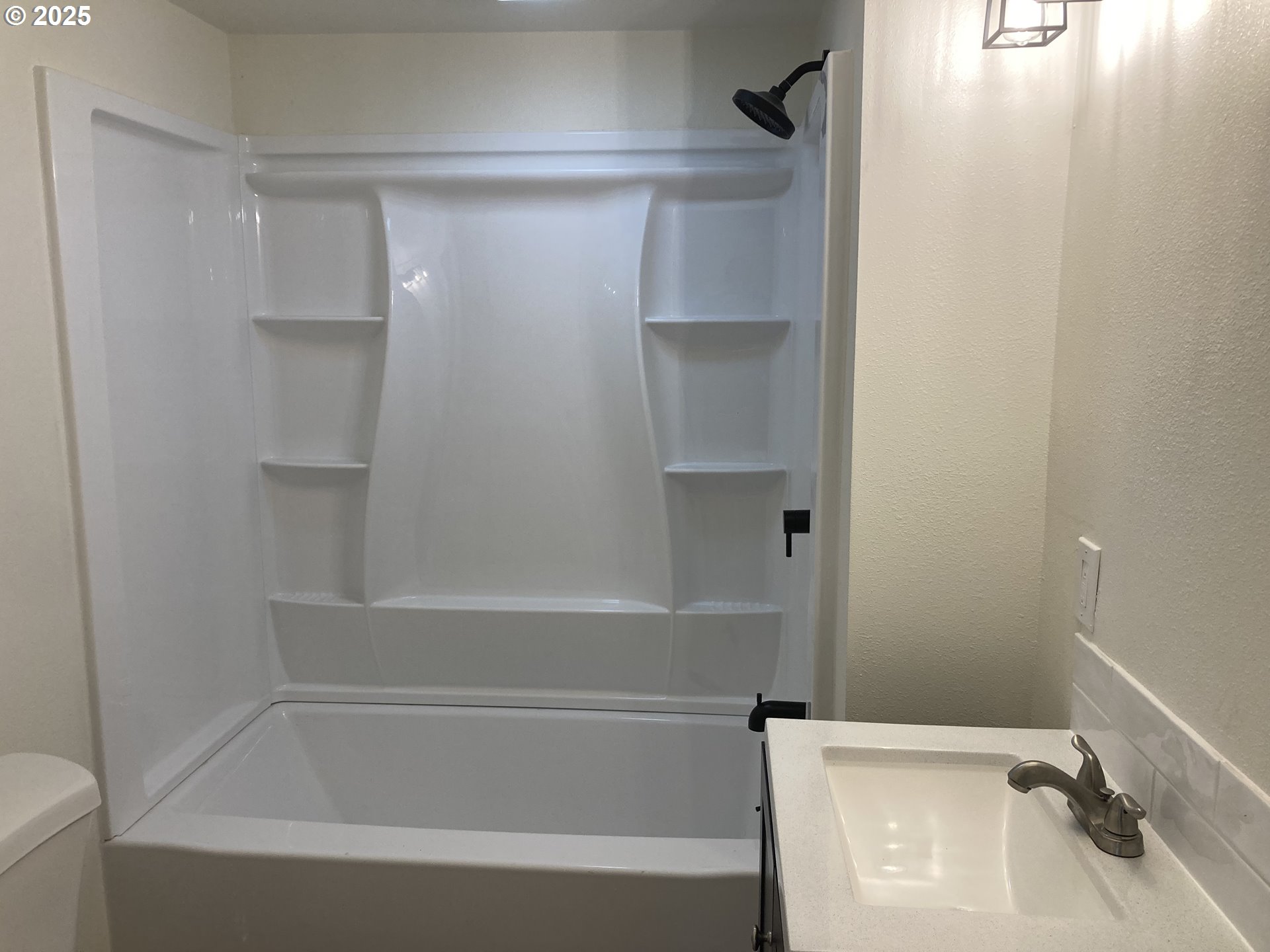 295 Knapp Street Eugene, OR 97404 - Photo 6 of 6 a bathroom with a bathtub