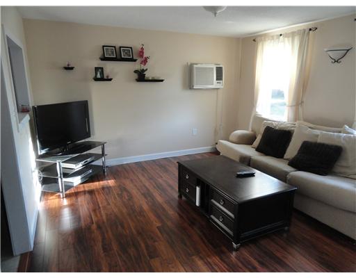 32 Cliffe Avenue Woonsocket, RI 02895 - Photo 3 of 12 Living Room.