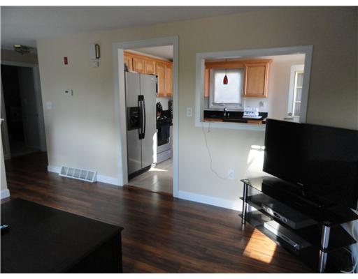 32 Cliffe Avenue Woonsocket, RI 02895 - Photo 4 of 12 Living Room.