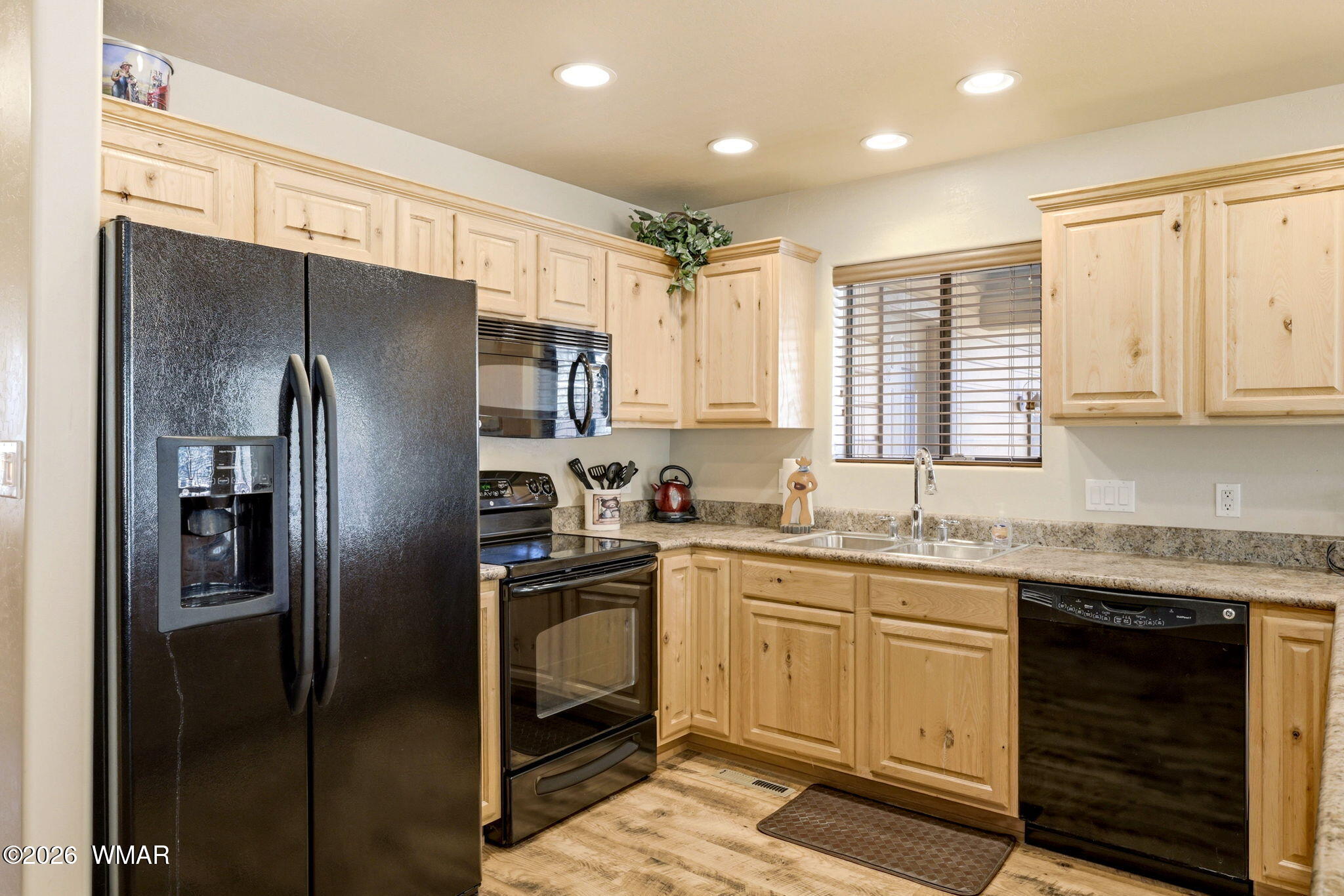 2877 Wahoo Road Overgaard, AZ 85933 - Photo 12 of 42 a kitchen with stainless steel appliances granite countertop a refrigerator and a sink