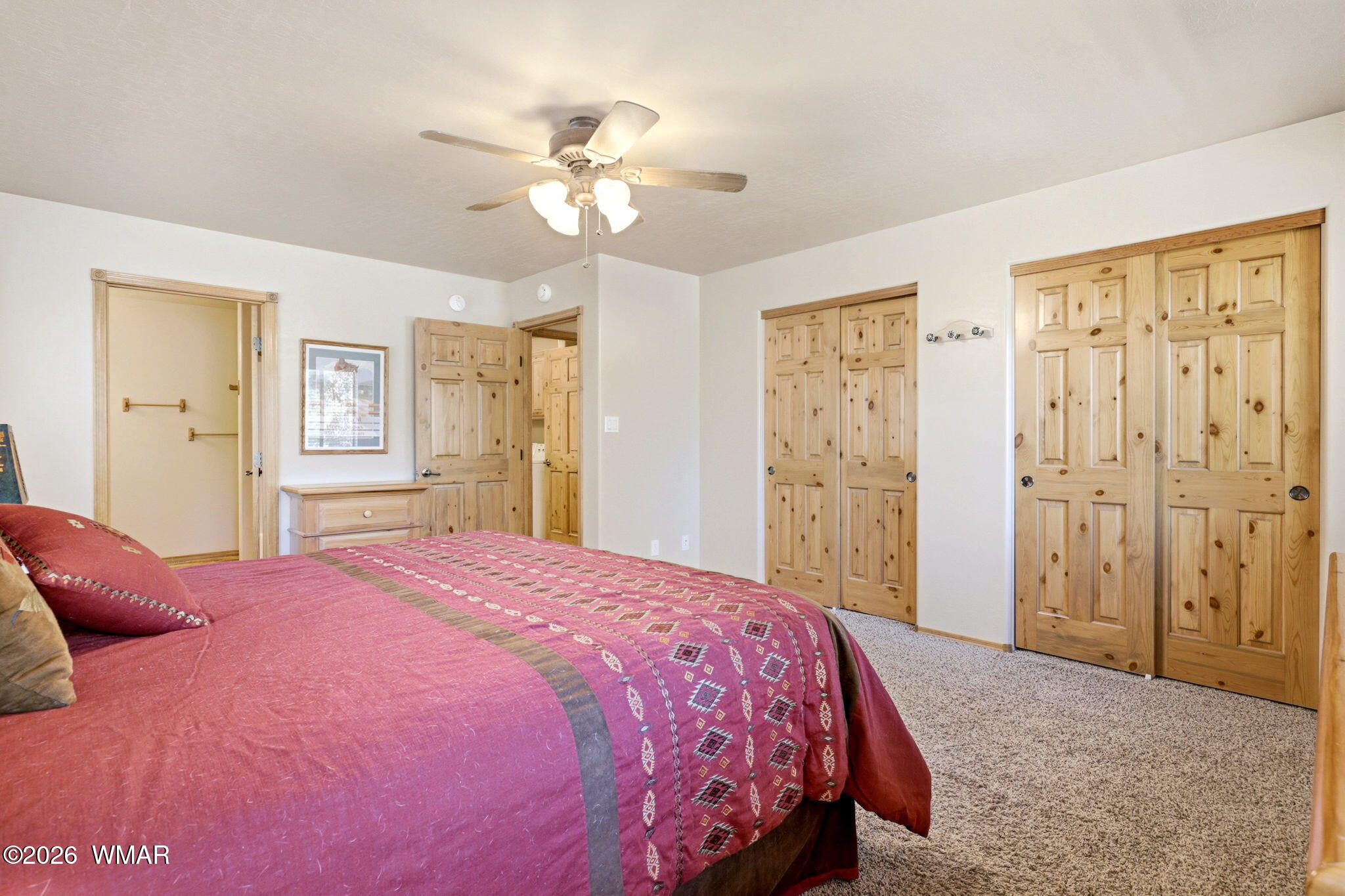 2877 Wahoo Road Overgaard, AZ 85933 - Photo 18 of 42 a bedroom with a large bed and closet