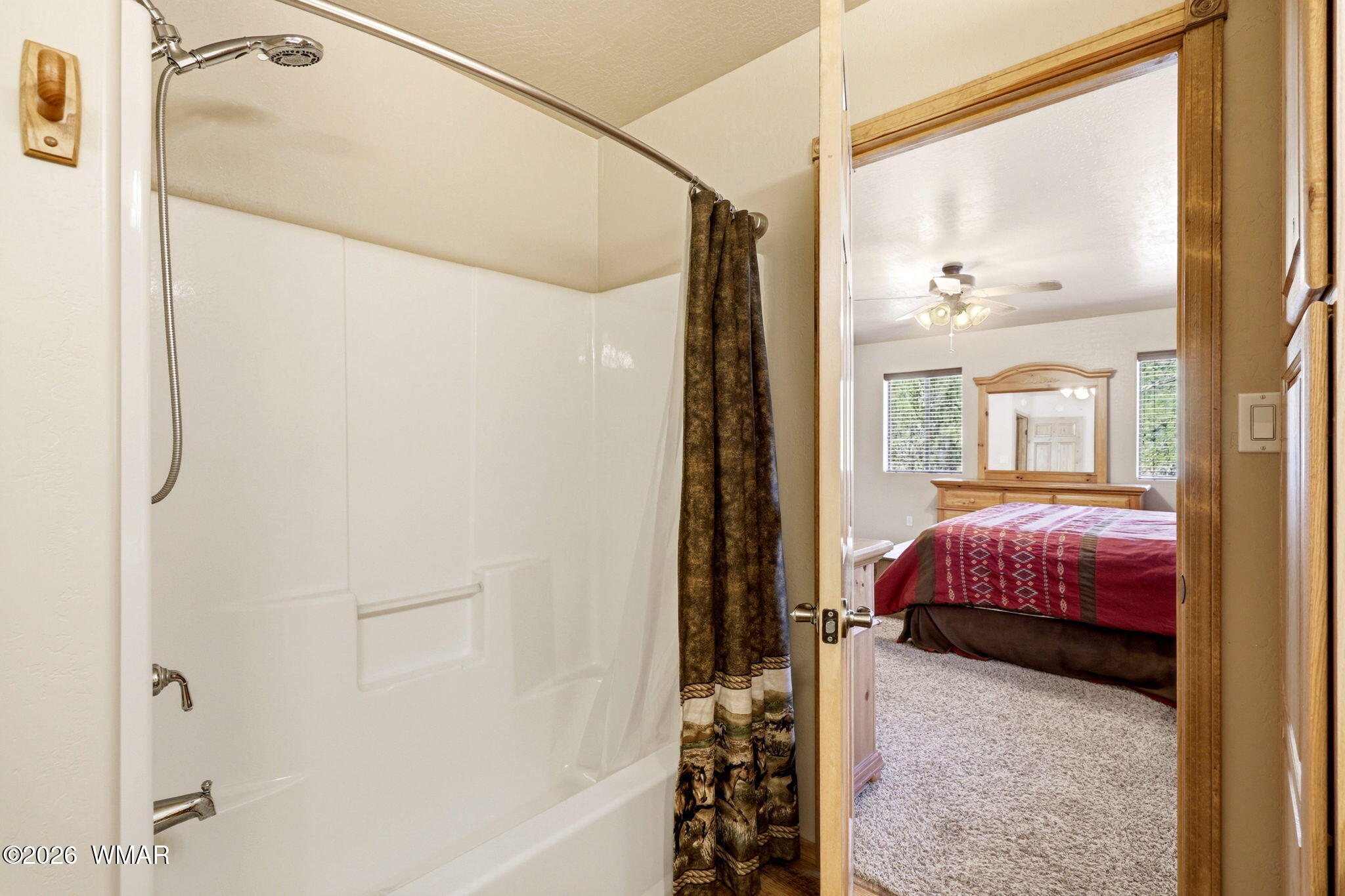2877 Wahoo Road Overgaard, AZ 85933 - Photo 20 of 42 a en suite bathroom with a tub shower and a sink