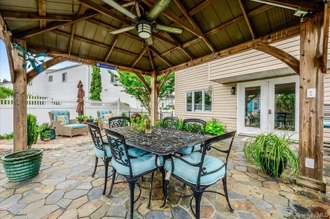 $899,000 | 3683 Illona Lane, Oceanside, NY 11572