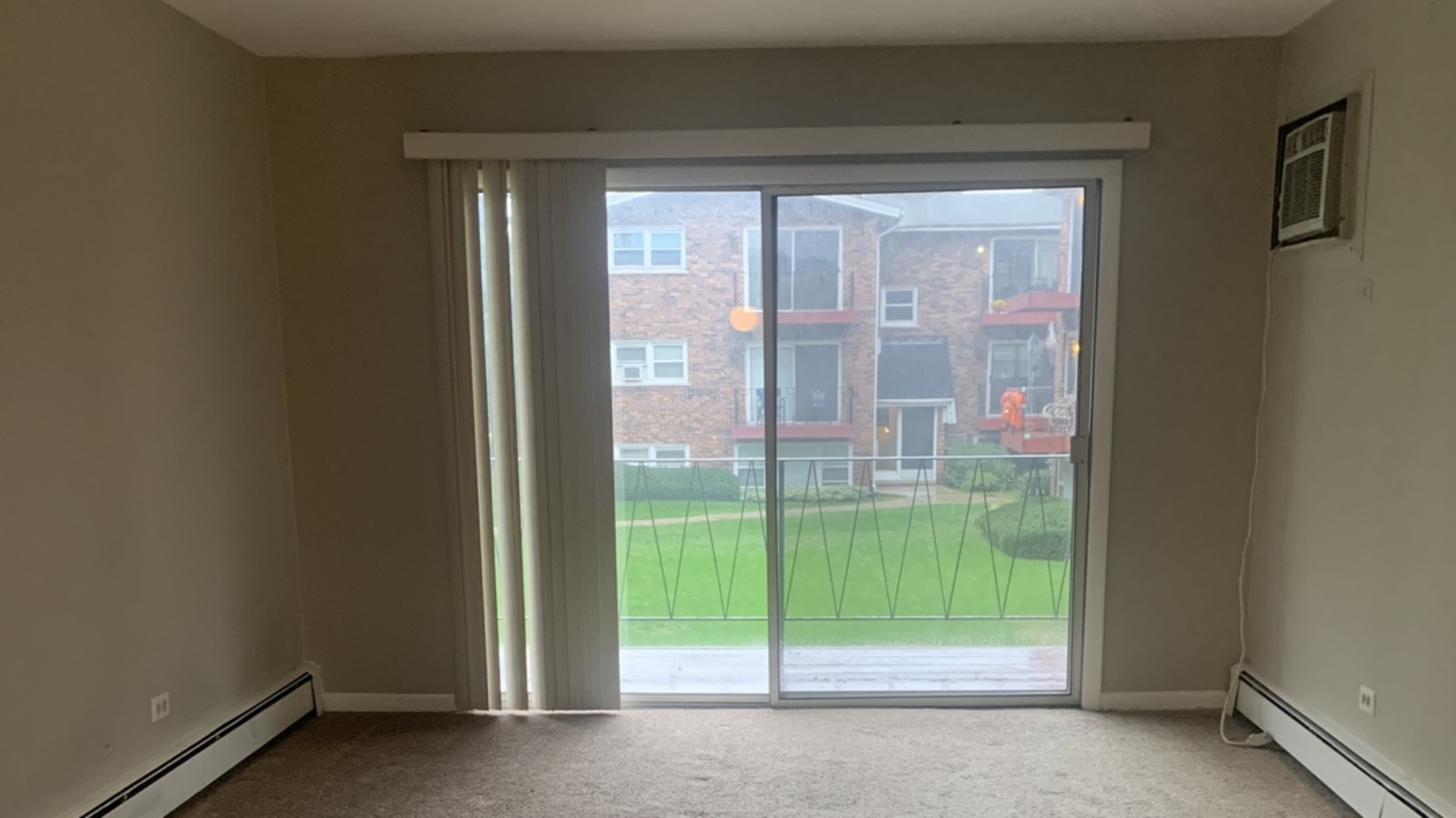 5631 6th Avenue, Unit 2D Countryside, IL 60525 - Photo 2 of 10 a view of an empty room and window