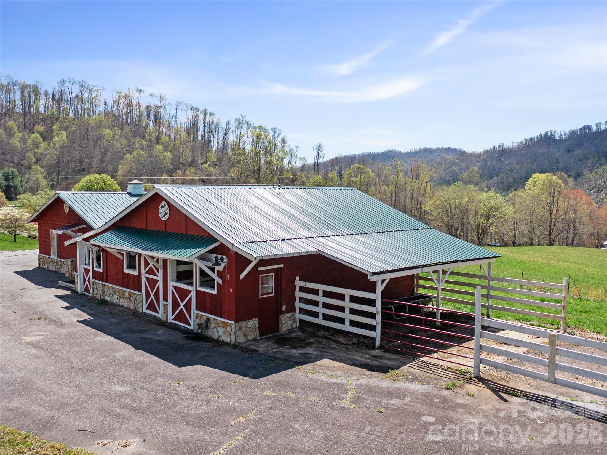 173 Odoms Chapel Road Bakersville, NC 28705 - Photo 2 of 36 Gallery Image 2
