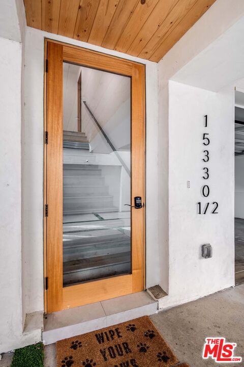 15330 Weddington Street Sherman Oaks, CA 91411 - Photo 4 of 30 a view of front door of house