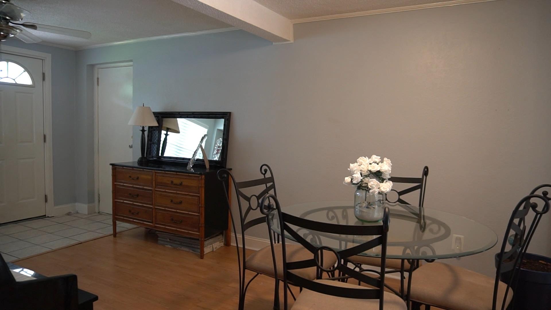 5 Choctawhatchee Road Northeast Fort Walton Beach, FL 32548 - Photo 3 of 21 Entry and front room
