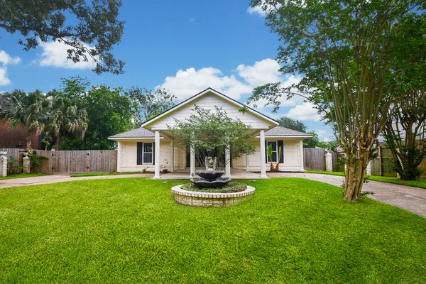 $385,000 | 1606 West Chelsea Place, El Lago, TX 77586