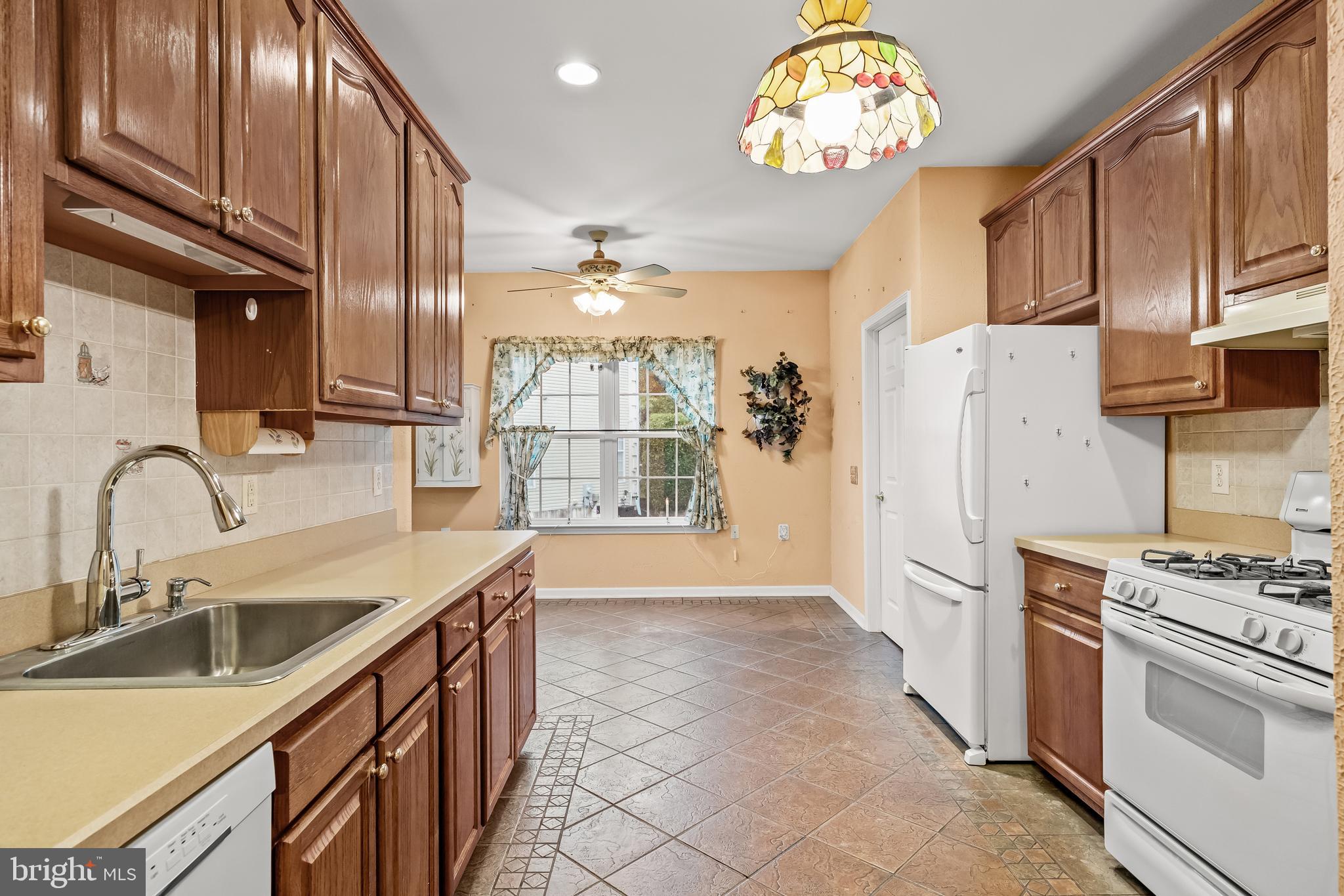27 Ashley Drive Delran, NJ 08075 - Photo 11 of 35 Kitchen