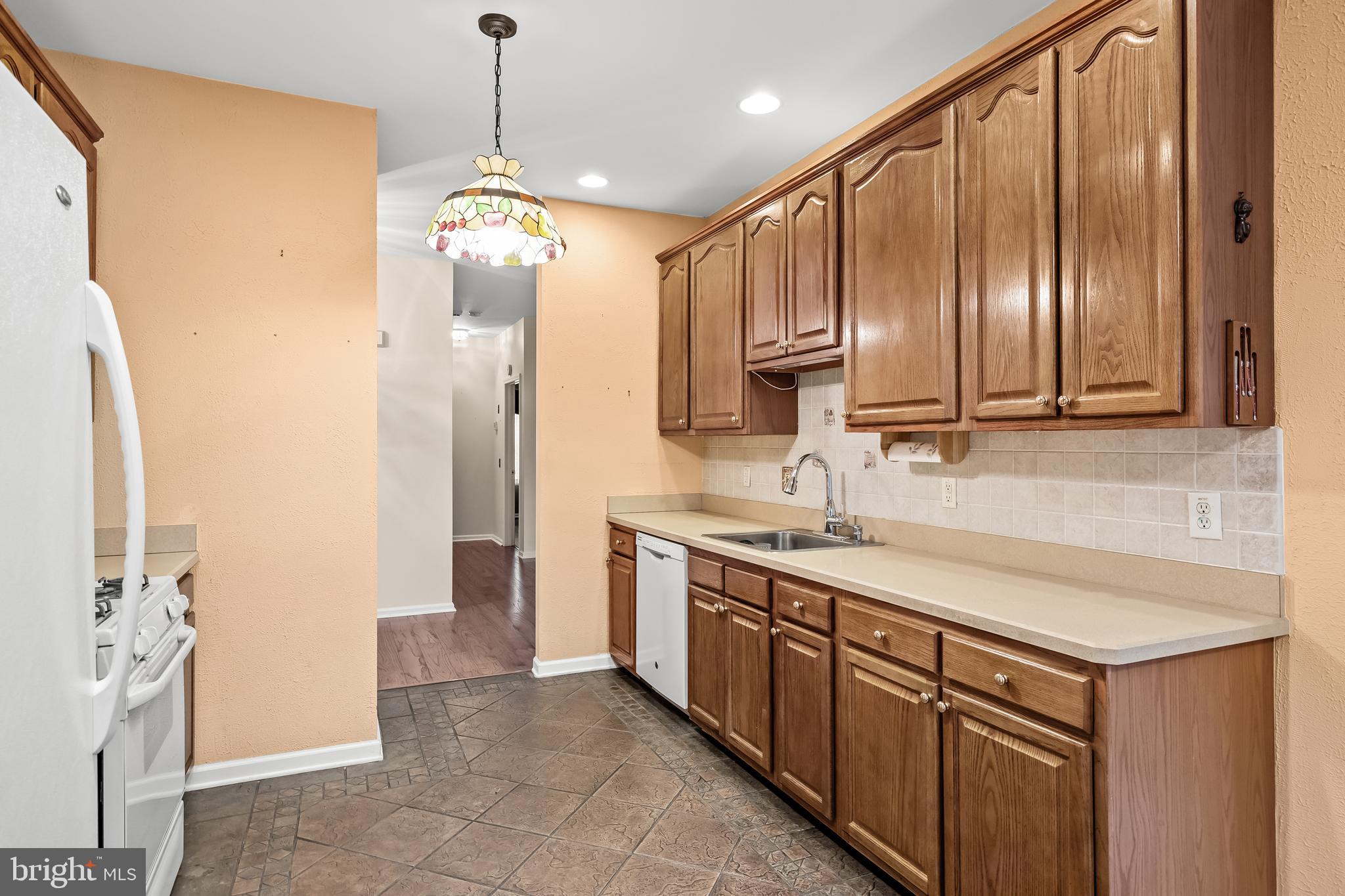 27 Ashley Drive Delran, NJ 08075 - Photo 12 of 35 Kitchen
