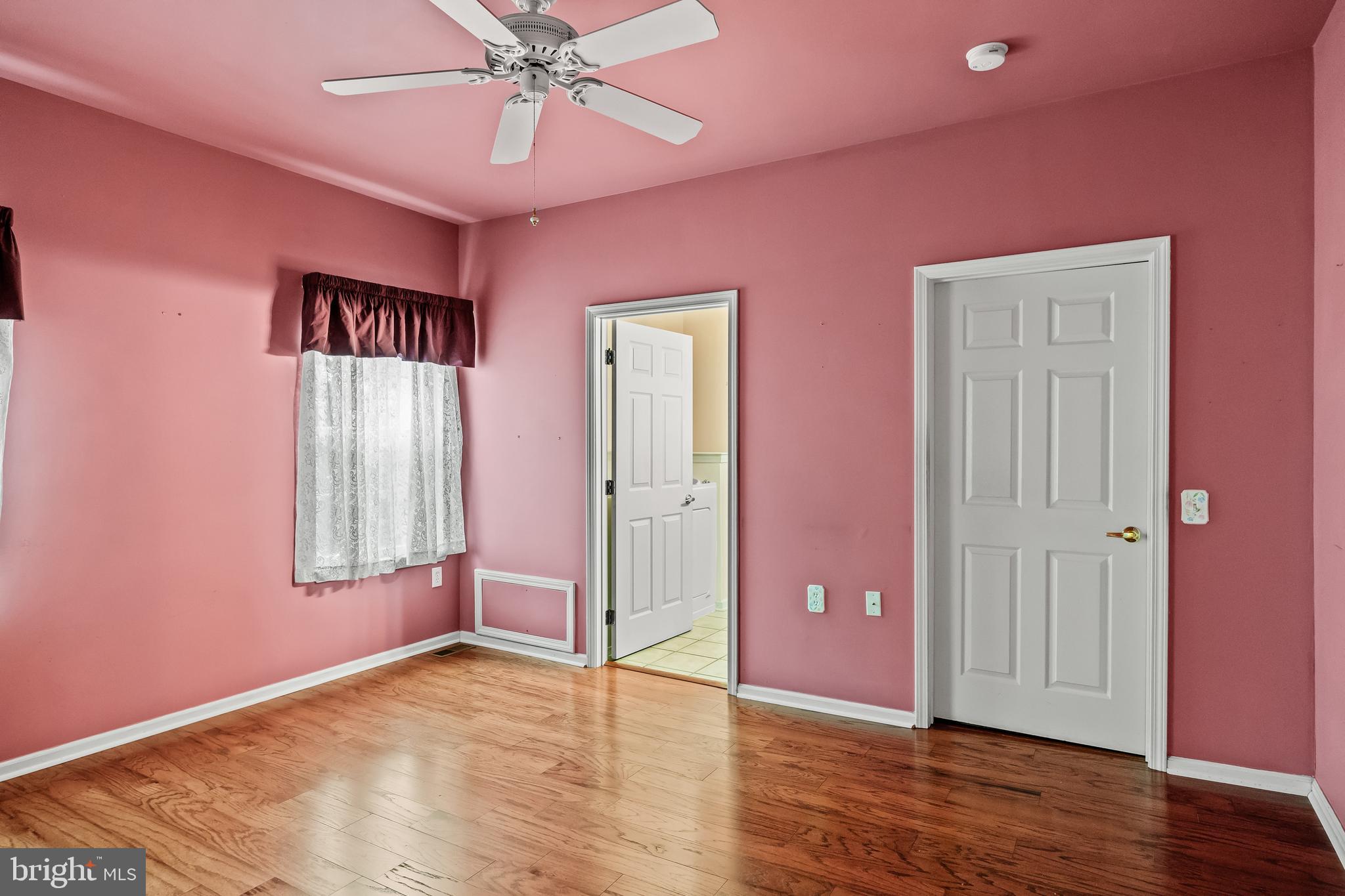 27 Ashley Drive Delran, NJ 08075 - Photo 16 of 35 Primary Bedroom