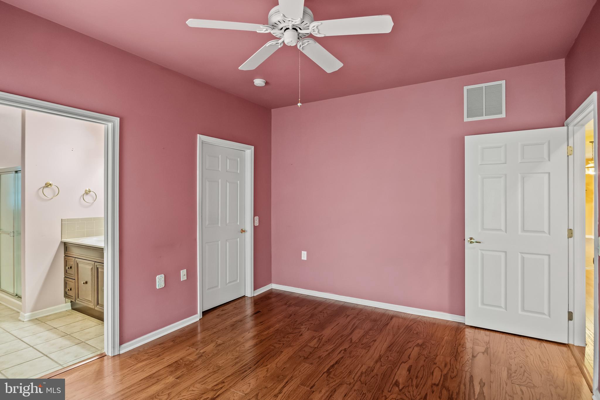 27 Ashley Drive Delran, NJ 08075 - Photo 17 of 35 Primary Bedroom