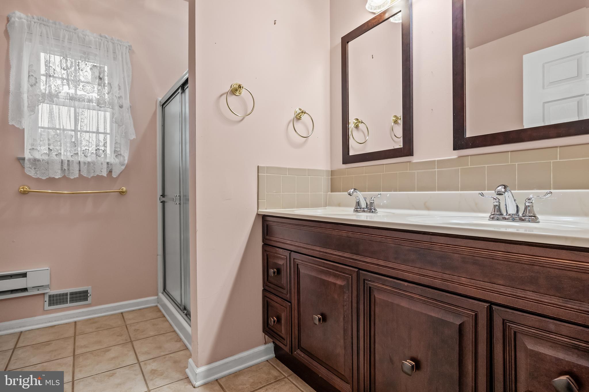 27 Ashley Drive Delran, NJ 08075 - Photo 18 of 35 Primary Bathroom