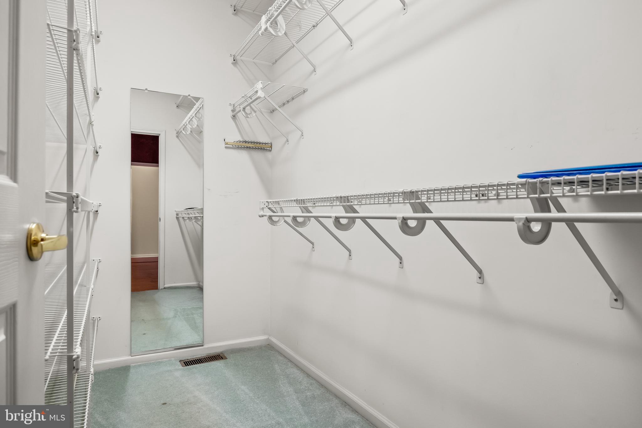 27 Ashley Drive Delran, NJ 08075 - Photo 20 of 35 Walk-in Closet