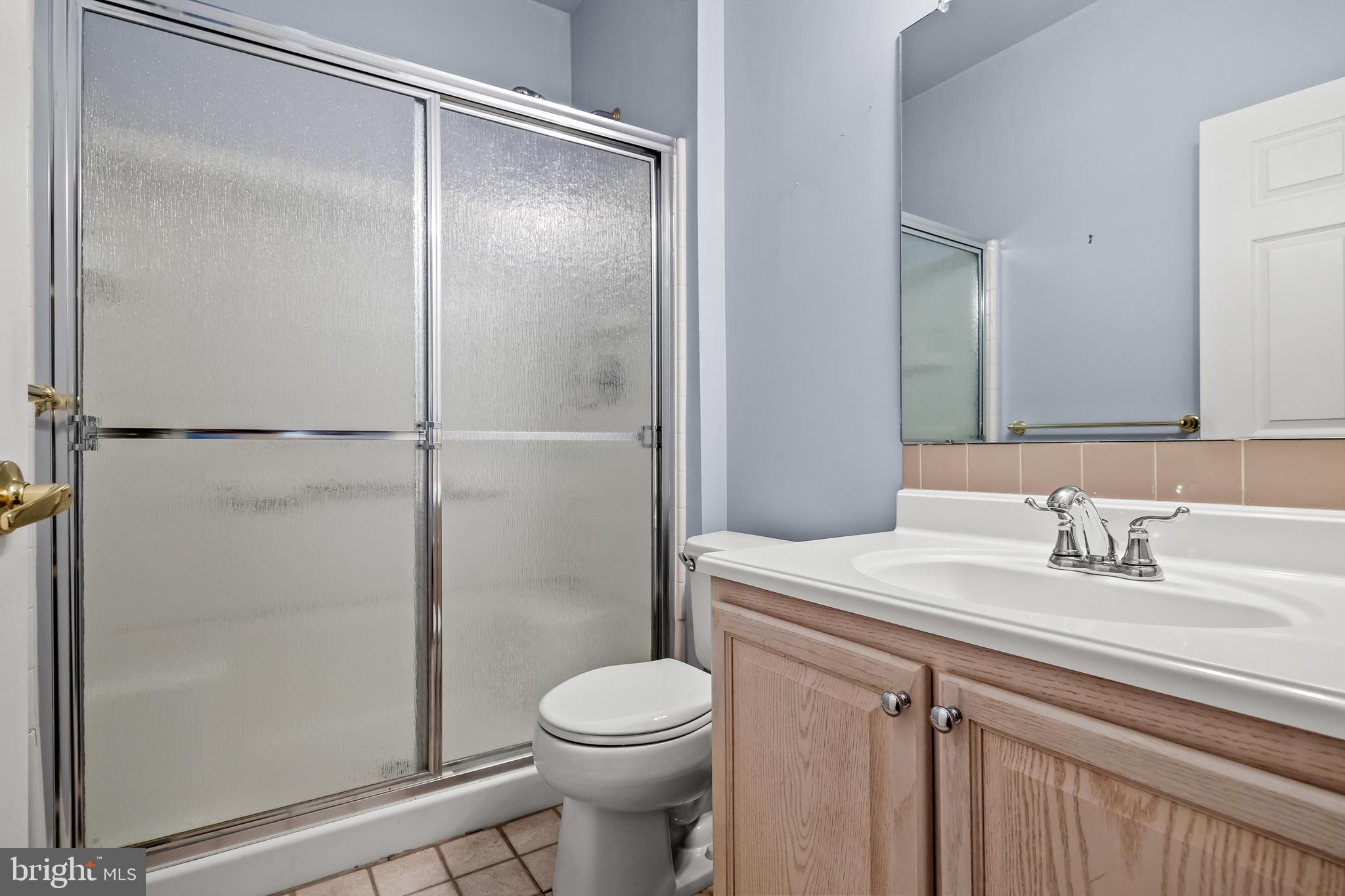 27 Ashley Drive Delran, NJ 08075 - Photo 23 of 35 Bathroom