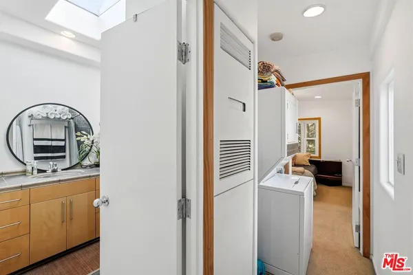 a view of utility room