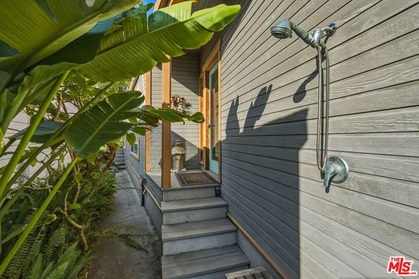 a view of a pathway of a house