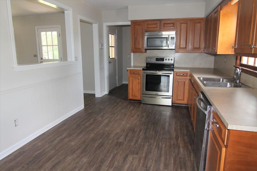 4814 Roxbury Drive Columbus, GA 31907 - Photo 5 of 15 View Kitchen to Great Rm