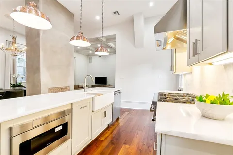 $1,895,000 | 520 Burgundy Street, New Orleans, LA 70112
